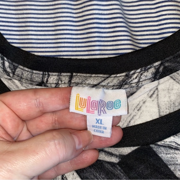 LuLaRoe Long-Sleeved Hudson Unisex Top -Size XL (18-20) -Black/white/grey design - Picture 3 of 9